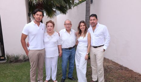  Jorge Armendáriz, Rosy Gallardo, Joel Armendáriz, Pili Orta y Jorge Armendáriz.
