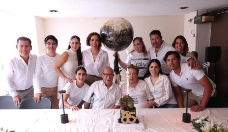  Joel Armendáriz, Darío Luévano, Regina Armendáriz, Gaby Armendáriz, Marce Armendáriz, Jorge Armendáriz, Pili Orta, Daniela Armendáriz, Joel Armendáriz, Rosy Gallardo, Priscila Luévano y Jorge Armendáriz.