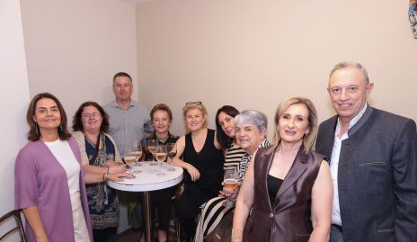  Begoña Soler, Mari Carioso, Oscar Mendizábal, Isabel Muñoz, María Mendizábal, Carmen Romero, Ana Onda, Ana Abando y Félix Cárcoba.