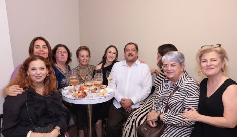  Giselle Fernández, Begoña Soler, Mari Carioso, Isabel Muñoz, Arantxa Cárcoba, Raúl Martínez, Carmen Romero, Ana Onda y María José Mendizábal.