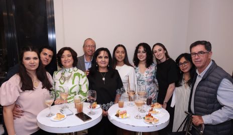  Fernanda Wong, Diego Álvarez, Georgina Wong, Salvador Wong, Georgina Bustos, Andrea Bustos, Arantxa Cárcoba, Alejandra Arce, Liliana Guerrero y Jorge Gonzalez.
