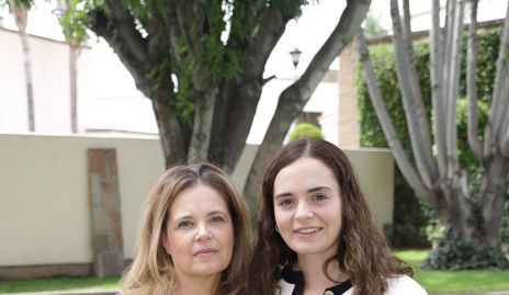  Eva Anaya y Gaby Martins.