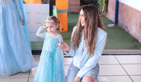  Regina Güemes y Giselle Stahl.