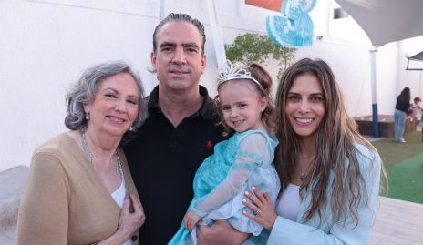  Maricarmen Güemes, Fernando Güemes, Regina Güemes y Giselle Stahl.