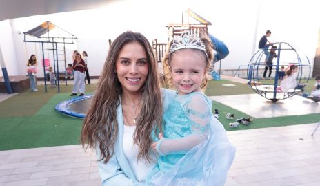 Giselle Stahl y Regina Güemes.