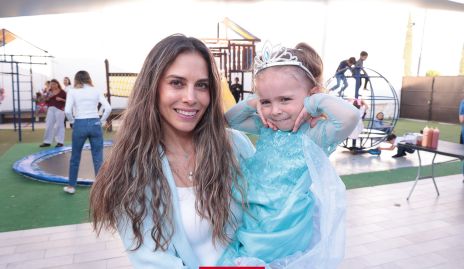  Giselle Stahl y Regina Güemes.
