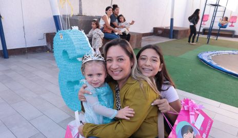  Regina Stahl, Mariana Loredo y Montse Aguilar.