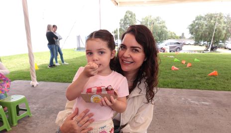  Estefanía Zaldívar y Alexandra Becker.