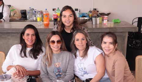  Paola Rodríguez, Arlette Robles, Yuriko Hongo, Michelle Zarur y Aidé Loera.