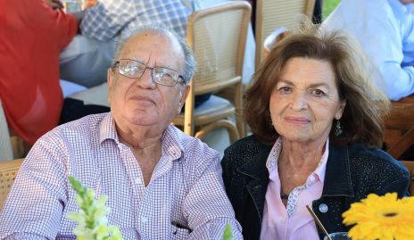  Adolfo Villasuso y Graciela Flores.