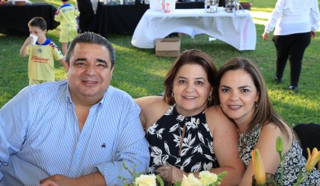  José Luis González, Margaret y Montserrat Lozano.