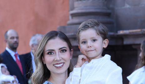  Elizabeth Treviño con su hijo Andrés Torres.