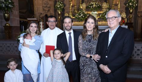  Andrés Torres, Elizabeth Treviño, Eugenio Torres, Padre Chava, Paula Torres, Andrés Torres, Mónica Hernández y Miguel Torres.