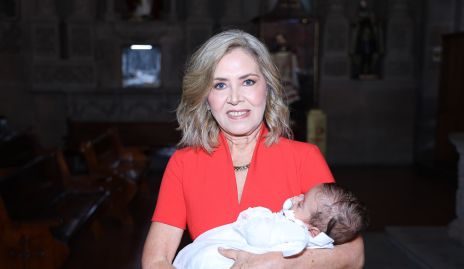  Elizabeth Báez con su nieto Eugenio Torres Treviño.