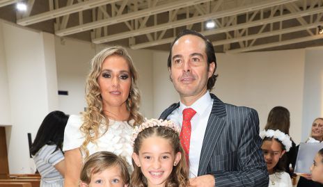  María Torres y Santiago Zamanillo con sus hijos Santi y María Inés.