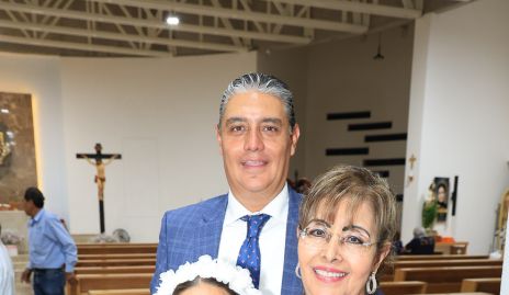  David Cortés, Valeria Cortés y Araminta Dauajare de Cortés.