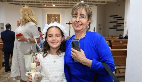  Araminta Dauajare de Cortés con su nieta Valeria.