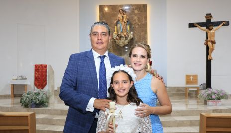  David Cortés y Michelle Baeza con su hija Valeria.