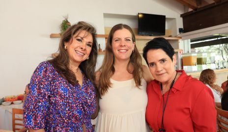  Elia de Padilla, Micol Echegaray y Tita García.