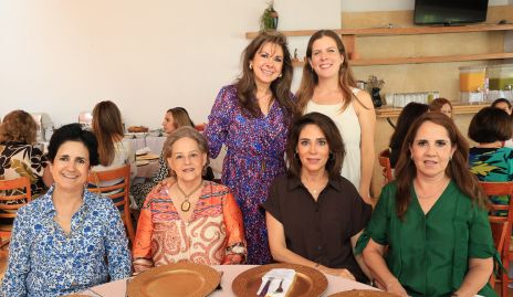 Martha Eugui, Lolita Álvarez, Elia de Padilla, Maribel Lozano, Micol Echegaray y Gaby Payán.