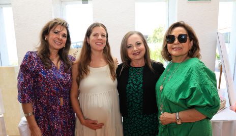  Elia de Padilla, Micol Echegaray, Isabel Camargo y Mireya Fernández.