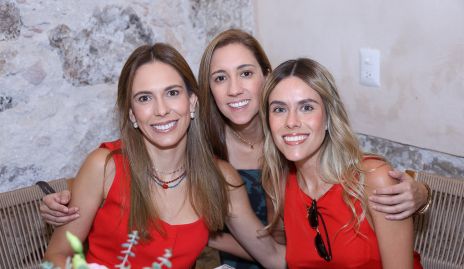  Andrea Naya, Grace Naya y Jocelyn Córdova.