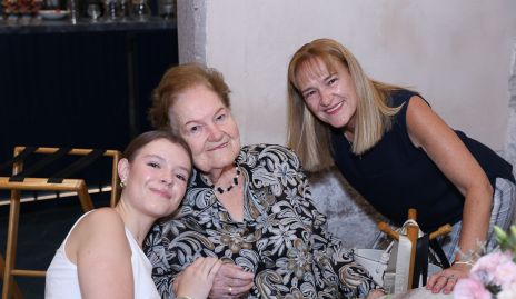  Sofía Rivera, Érika Schönherr y Manuela Schönherr.