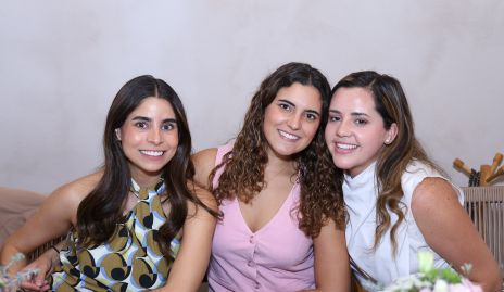  Rocío de la Vega, María Dolores Gómez y Ana Isabel Gómez.