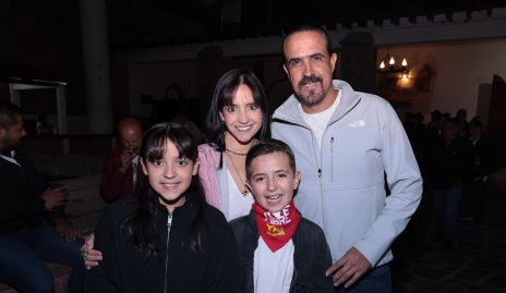  Maritza Villalba, Claudio Valle, Valentina Valle y Claudio Valle.