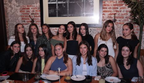  Romina Villaseñor celebrando su cumple con sus amigas.