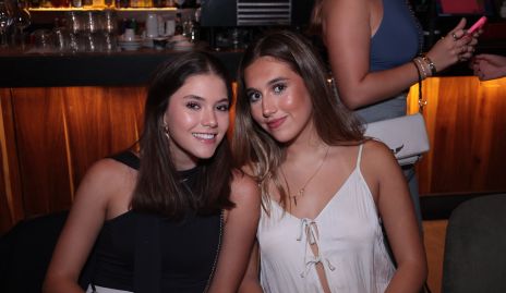  Regina Zermeño y Majo Abella.
