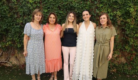  Elda Fernández, Patricia Martínez, Andrea Martínez, Marijó Zacarías y Daniela Martínez.