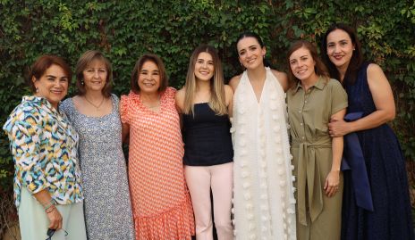  María Luisa, Elda Fernández, Patricia Martínez, Andrea Martínez, Marijó Zacarías, Daniela Martínez y Paty Reyes.