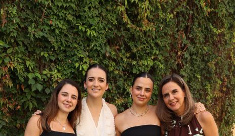  Daniela Valle, Marijó Zacarías, Paulina Valle y Rocío Gallegos.