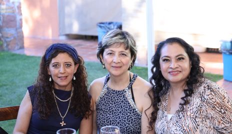  Norma Narváez, Maribel Tello y Aracely Negrete.