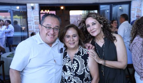  Vicente Escanamé, Pupi Alvarado y Gina García.