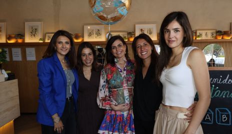  Roselyn Dip, Marcela Varona, Lucilla Lorca, Paulette González y Lori Martínez.