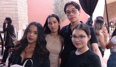  Vanessa Ponce, Alejandra Vallejo, Ernesto Acuña y Vanessa Castillo.