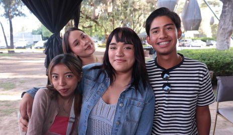  Marisol Acuña, Camila Solís, Adriana Betancourt y Mauricio Aguilar.