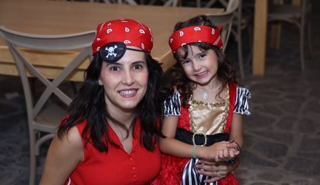  Adriana Salinas y Adriana Aranda.