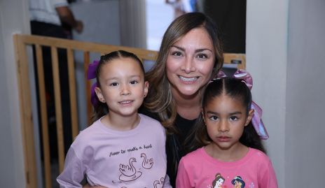 Bárbara de la Garza, Anayeli de la Garza y Loretta de la Garza .