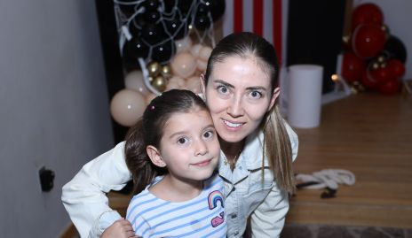  Paula Torres y Elizabeth Treviño.