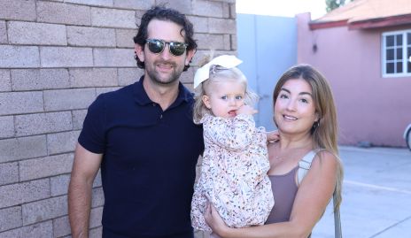  Santiago López, Paula Zendejas y Silvana Zendejas.