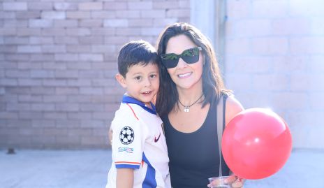  Nayeli Zarur y Leo Luna.