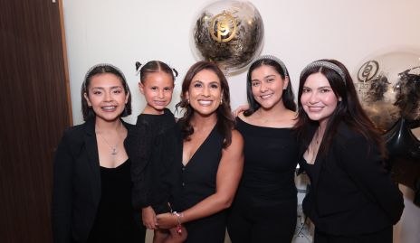  Fernanda Dávila, Sara Contreras, Samantha Anguiano, Nayeli Martínez y Sandra Bailes.