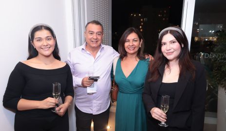  Nayeli Martínez, Edgar Barreta, Brenda Zavala y Sandra Bailes.