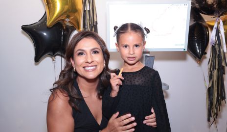  Samantha Anguiano y Sara Contreras.