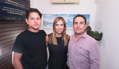  David Mejía, Tania Anguiano y Gilberto Mejía.