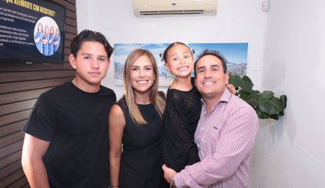  David Mejía, Tania Anguiano, Sara Contreras y Gilberto Mejía.