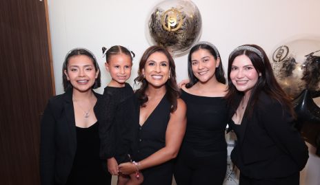  Fernanda Dávila, Sara Contreras, Samantha Anguiano, Nayeli Martínez y Sandra Bailes.